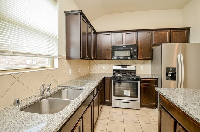 Building Photo - 16608 Spirit Lake Ct