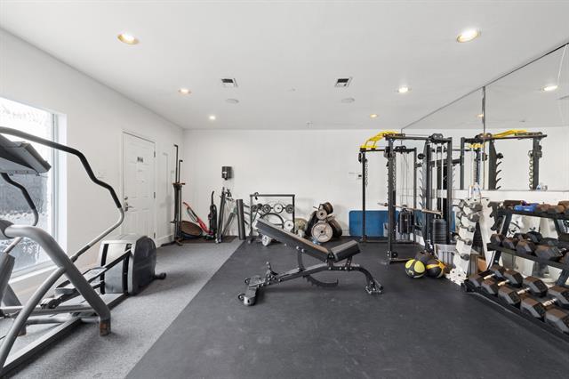 Building Photo - 5928 Sandhurst Ln