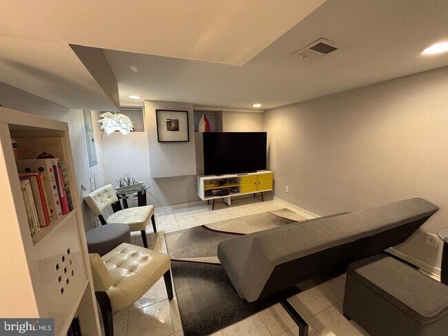 Building Photo - 2633 Earp St