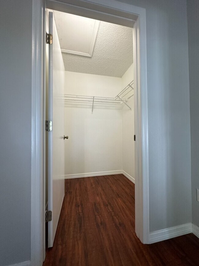 Building Photo - 2147 Cypress Bay Blvd