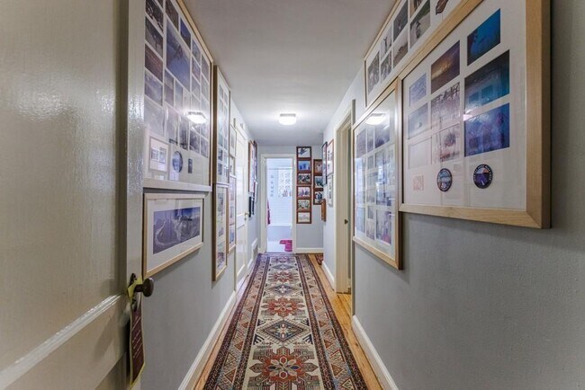 Building Photo - 1280 Stillwood Dr NE