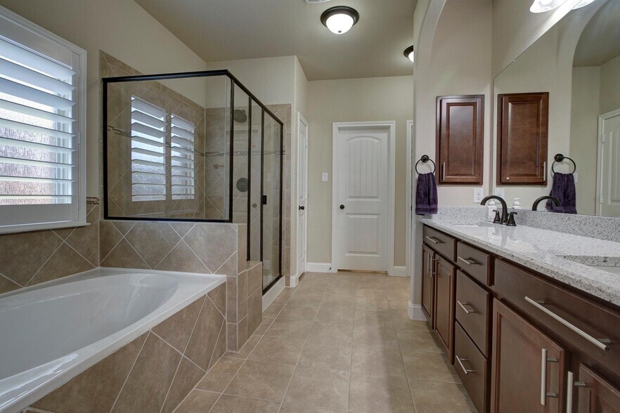 Building Photo - 2046 Sundown Dr