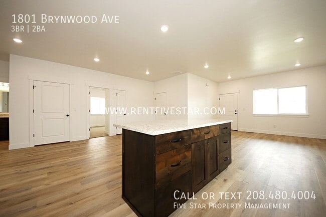 Building Photo - 1801 Brynwood Ave
