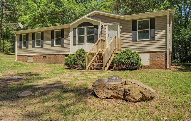 Building Photo - Updated 3-Bedroom Home on 10 acres in Chapel Hill