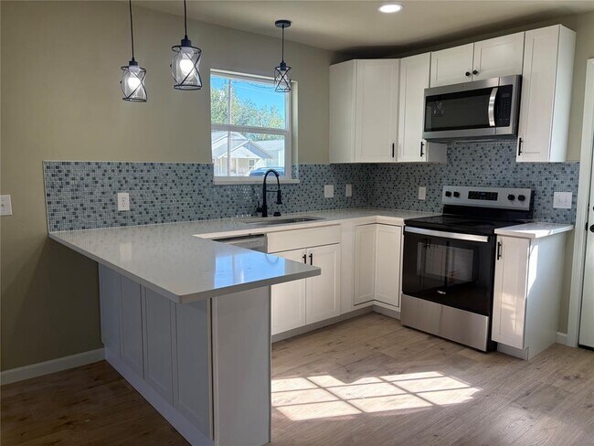 Building Photo - 205 NW 2nd St