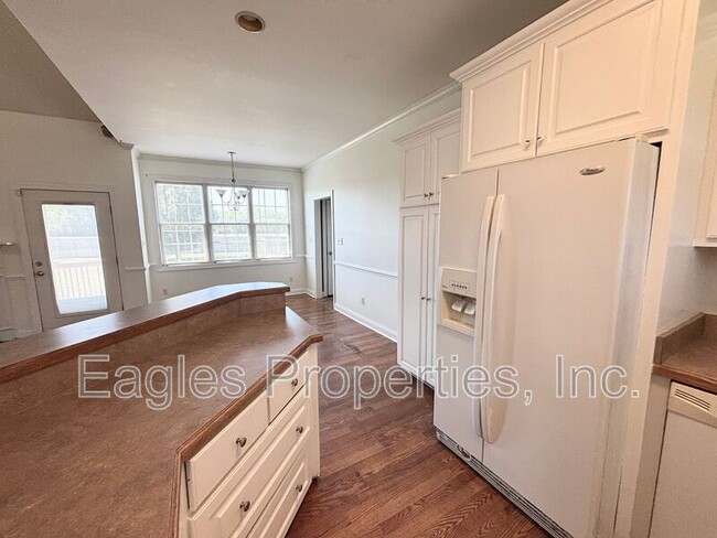 Building Photo - 121 Willowbrook Dr