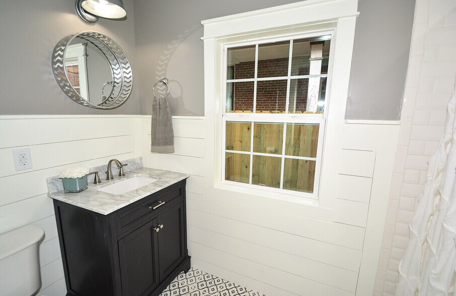 Full second bathroom - 1449 Fletcher Avenue