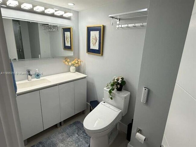 Building Photo - 1717 N Bayshore Dr