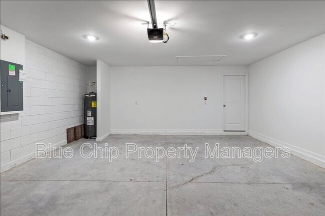 Building Photo - 2295 Green Valley St