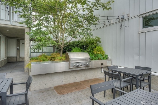 BBQ Area - 501 Roy St