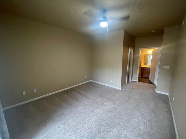 Building Photo - Discover Your Dream Lifestyle: Luxury Cond...