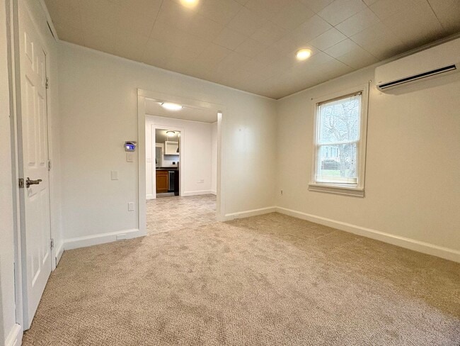 Building Photo - 2 Bedroom 1 Bathroom in Middletown!