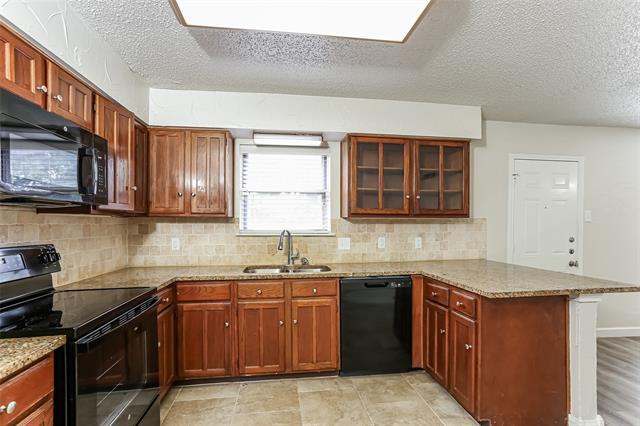 Building Photo - 8913 Doliver Dr