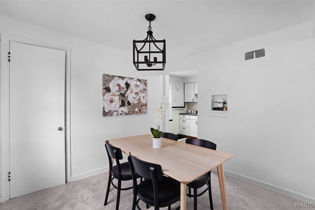 Building Photo - 813 Chain of Rocks Dr