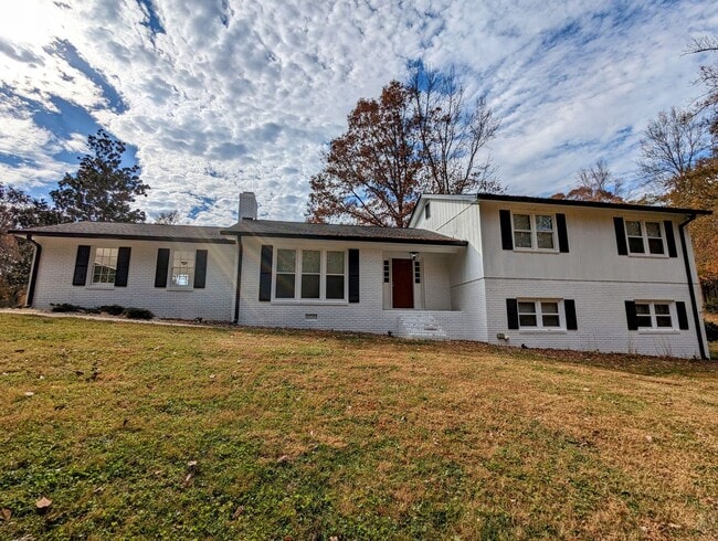 Building Photo - DUPLEX-Upstairs Unit | 3 Bedroom 2 Bathroo...