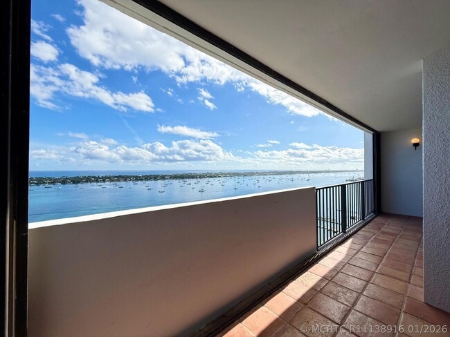 Building Photo - 5600 N Flagler Dr