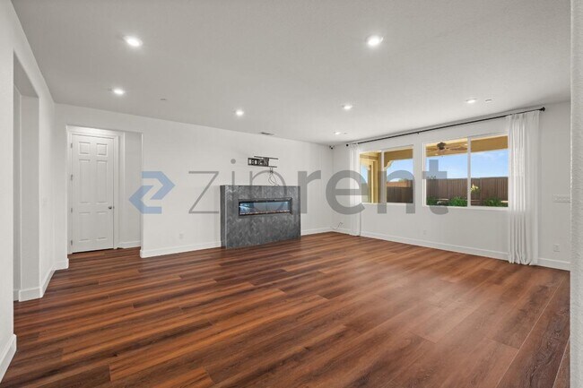 Building Photo - 1465 Blossom Way