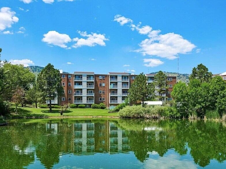Building Photo - 1250 Golden Cir