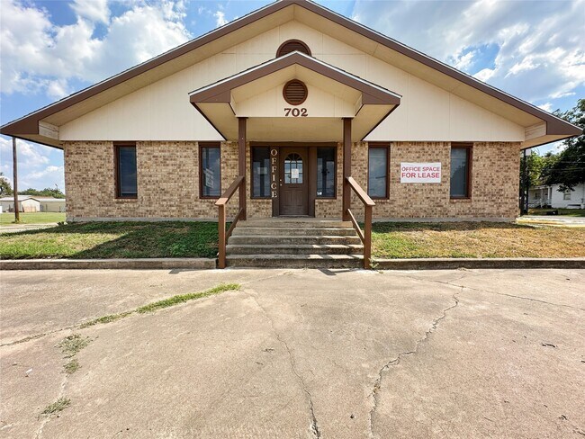 Primary Photo - 702 N Richmond Rd