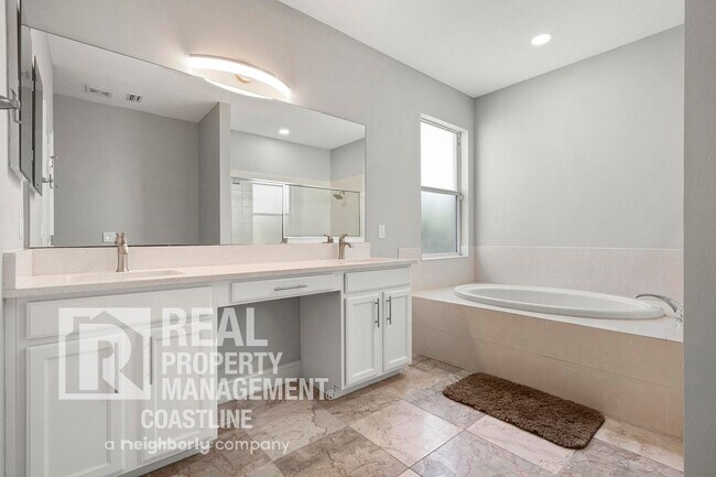 Building Photo - Discover North Port Luxury! 4BD 3.5BA - AVAILABLE NOW!