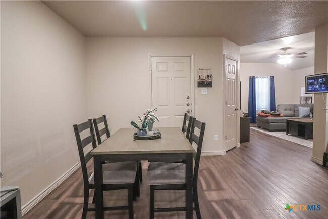 Building Photo - 1914 Castroville Trl