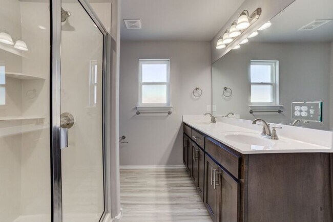 Building Photo - 4/2.5/2 New Construction Available Now!