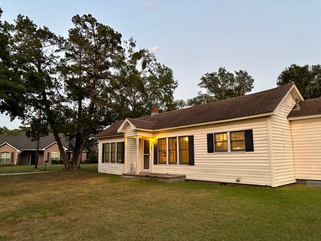 Building Photo - Schoolhouse