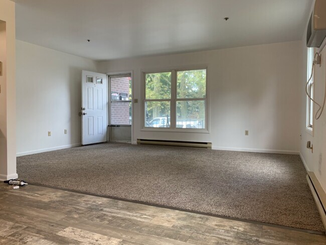 Building Photo - 703 S 28th St