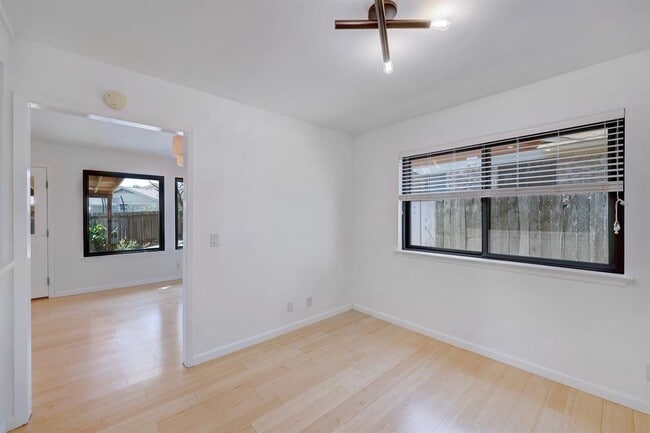 Building Photo - 10229 Missel Thrush Dr