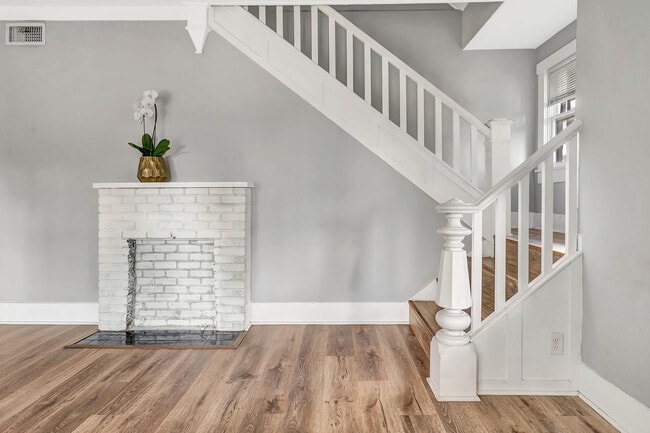 Building Photo - 515 46th St