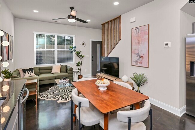 Building Photo - 816 Shull St