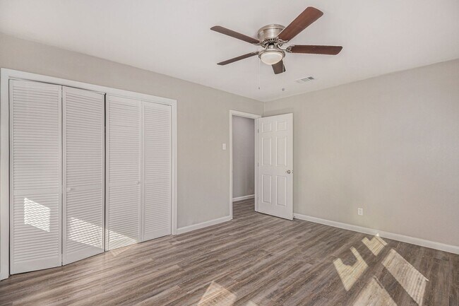 Building Photo - This charming 3-bedroom, 1-bath residence offers 1,000 square feet of comfortable living space, p...