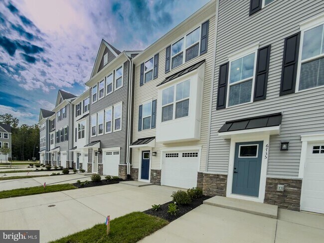 Building Photo - 6737 Shelton Ln