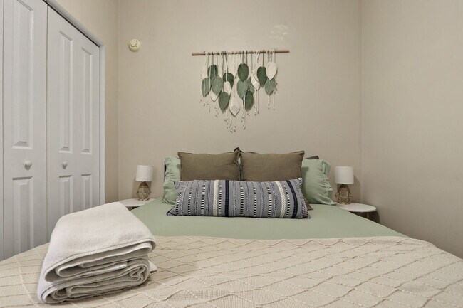 Building Photo - 4934 Kingston Ave