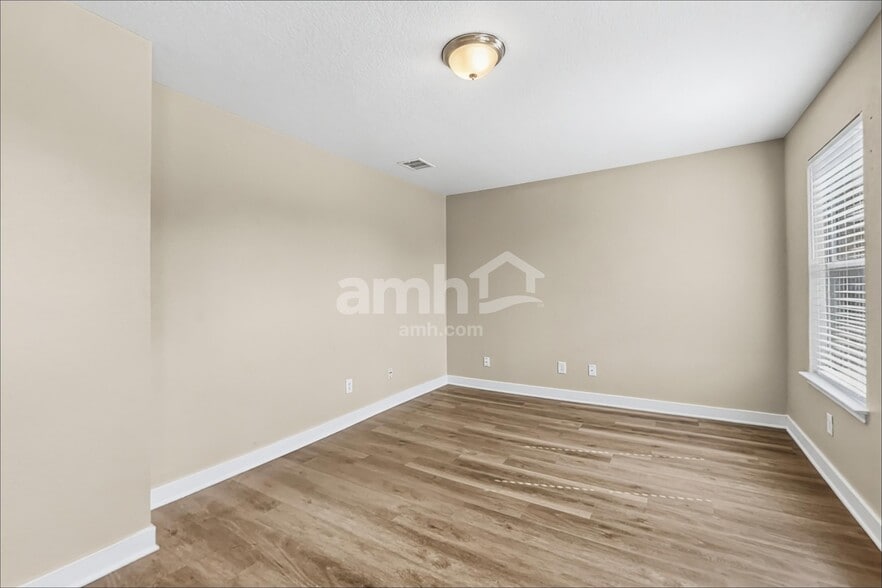 Building Photo - 7522 Drake Cyn