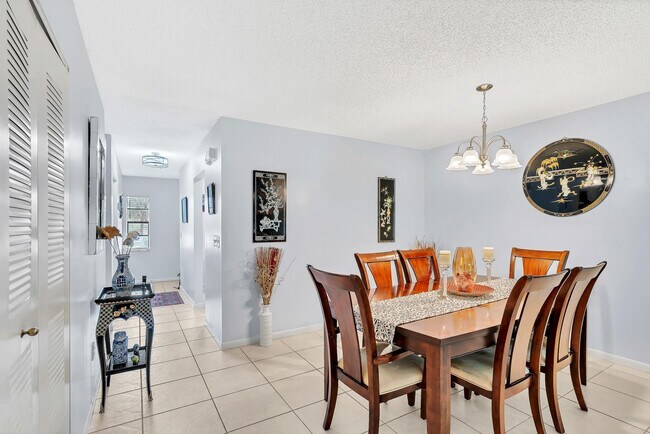 Building Photo - 9278 Vista Del Lago