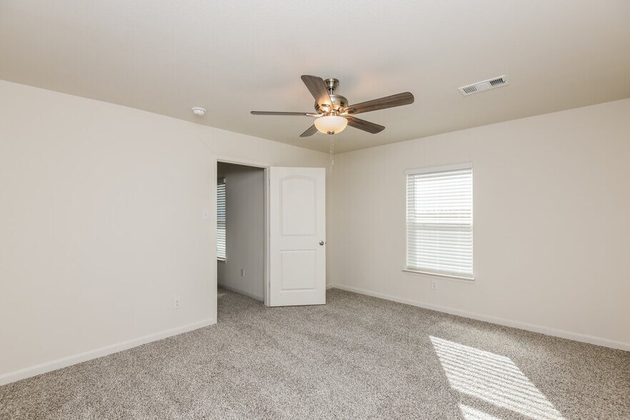 Building Photo - 1332 Redpine Dr