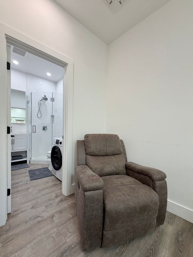 Building Photo - CLA1047