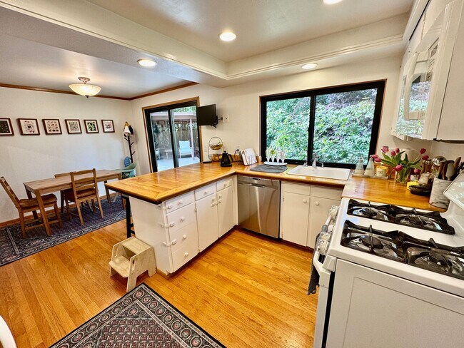 Building Photo - 15130 SE 47th Pl