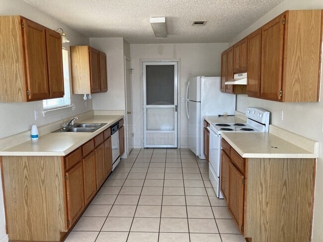 Building Photo - 2911 Bluebonnet Dr