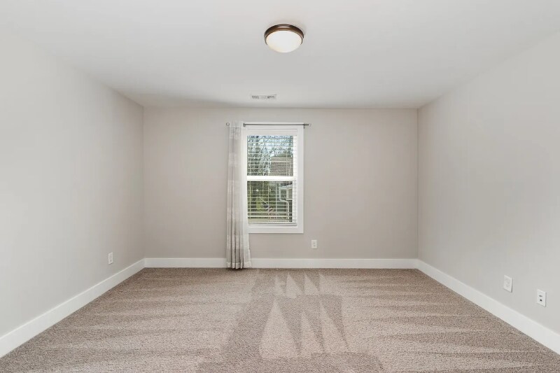 Building Photo - 577 Davis Vly Dr