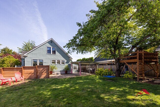 Building Photo - 3637 NE Alameda St