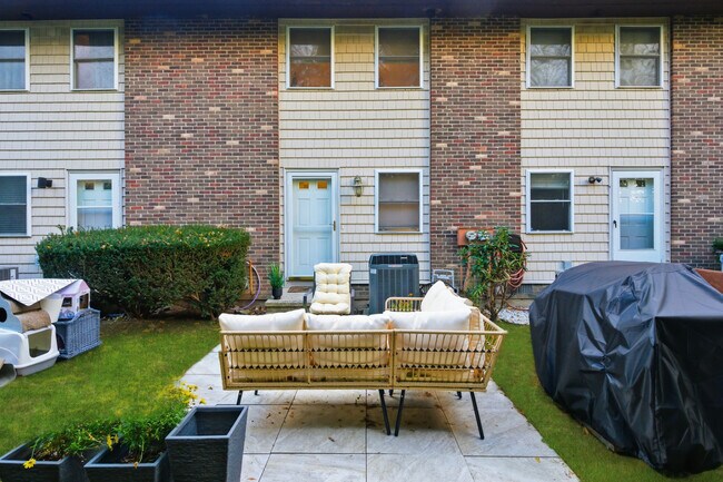 Building Photo - 382 Knapps Hwy