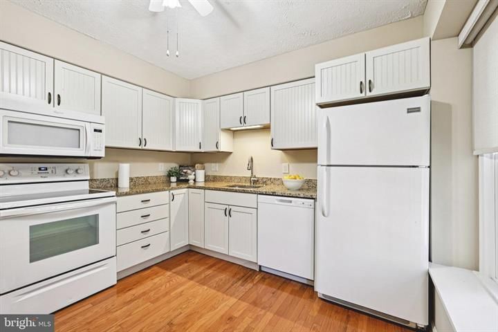 Building Photo - 5555 First Statesman Ln