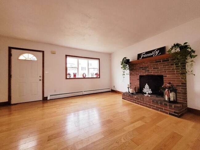 Building Photo - 49 Alleyne St