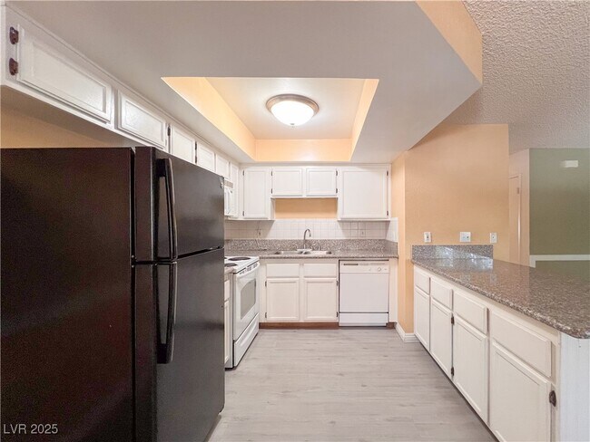 Building Photo - 2700 Baycliff Ct