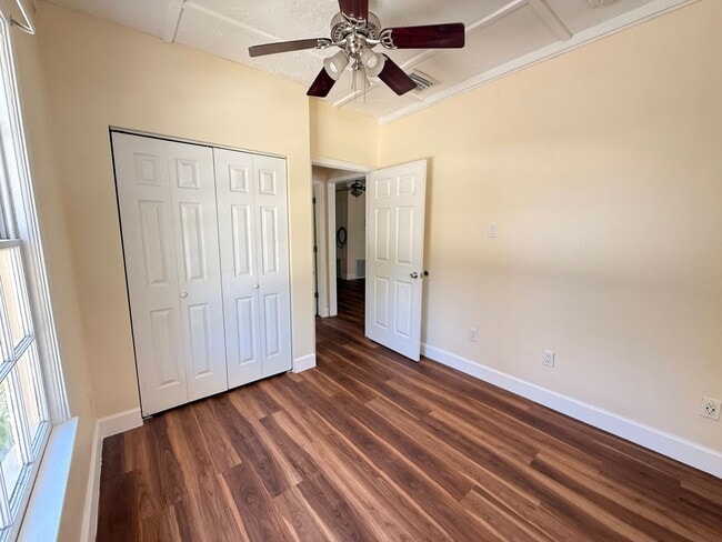 Building Photo - 3/2 Cottage Available! No deposit if qualified!