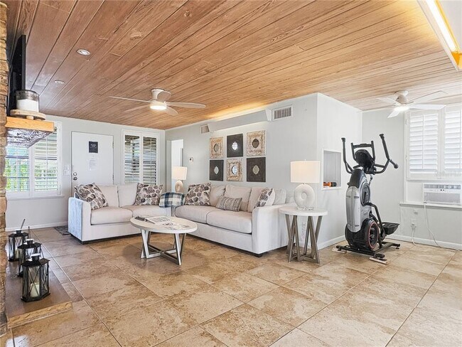 Building Photo - 2823 Gulf of Mexico Dr