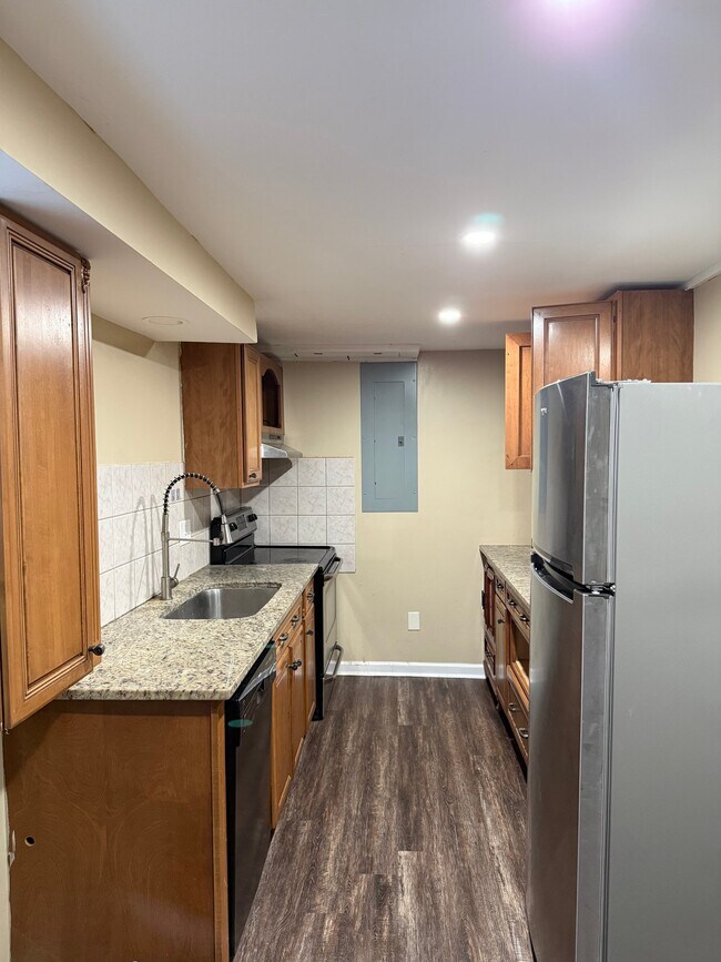 Building Photo - 3316 Cocoa Dr