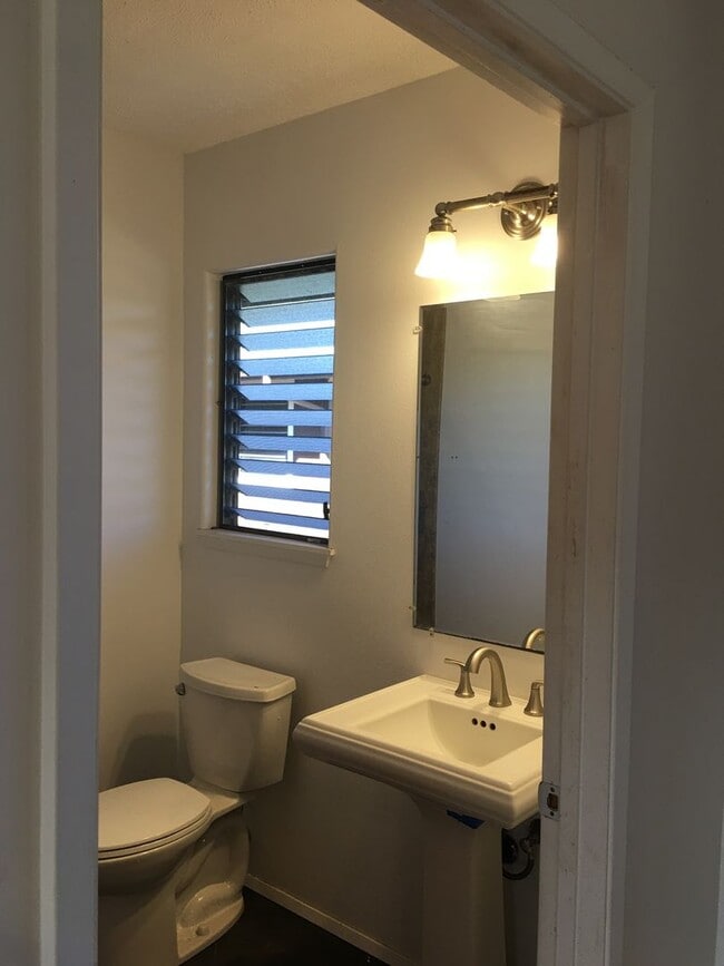 Building Photo - Private Home in Kea'au Ag Lots Subdivision